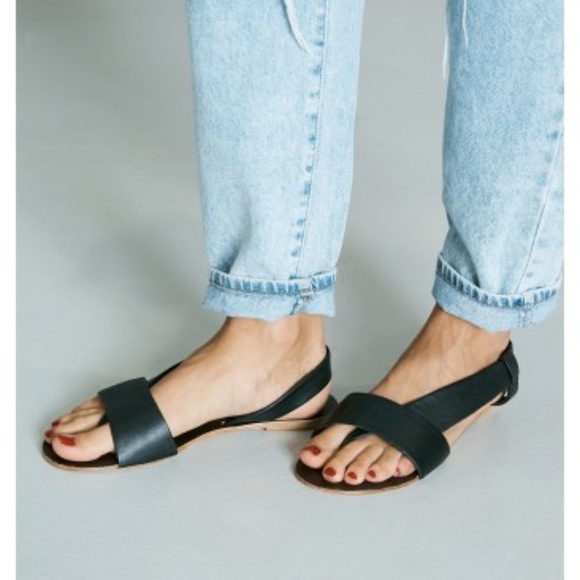 Free People Shoes - 🆕 Free People Leather Flat Sandals